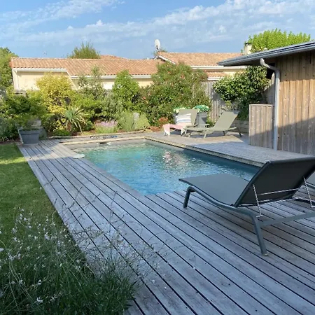 Sumptuous Cap Ferret Style House *