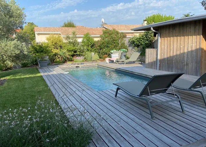 Sumptuous Cap Ferret Style House *